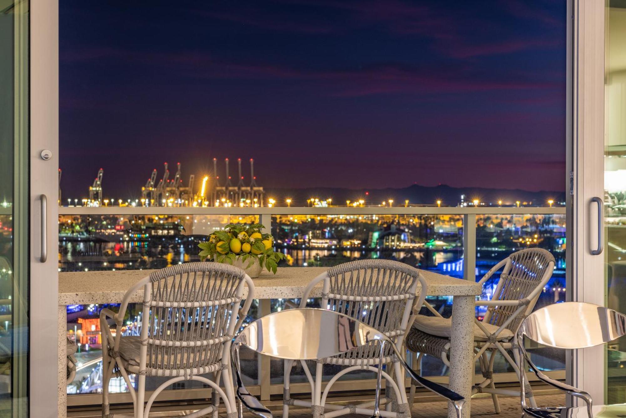 @ Marbella Lane - Penthouse W/ City & Ocean Views Лонг Бич Экстерьер фото